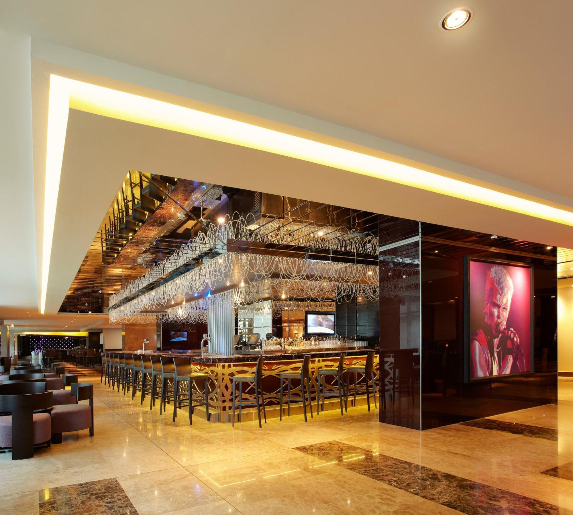 Hard Rock Hotel Panama Megapolis Bagian luar foto The bar at the lobby