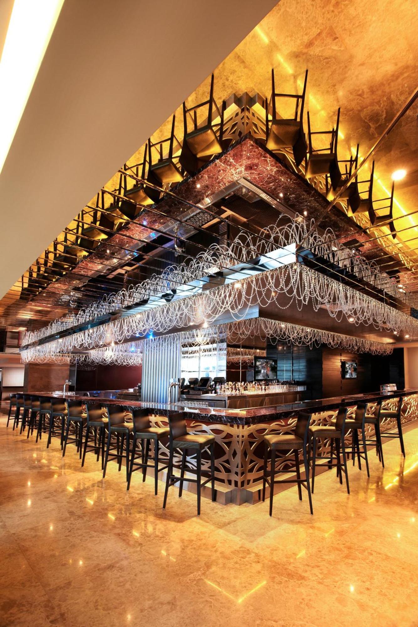 Hard Rock Hotel Panama Megapolis Restoran foto The bar at the 101 bar