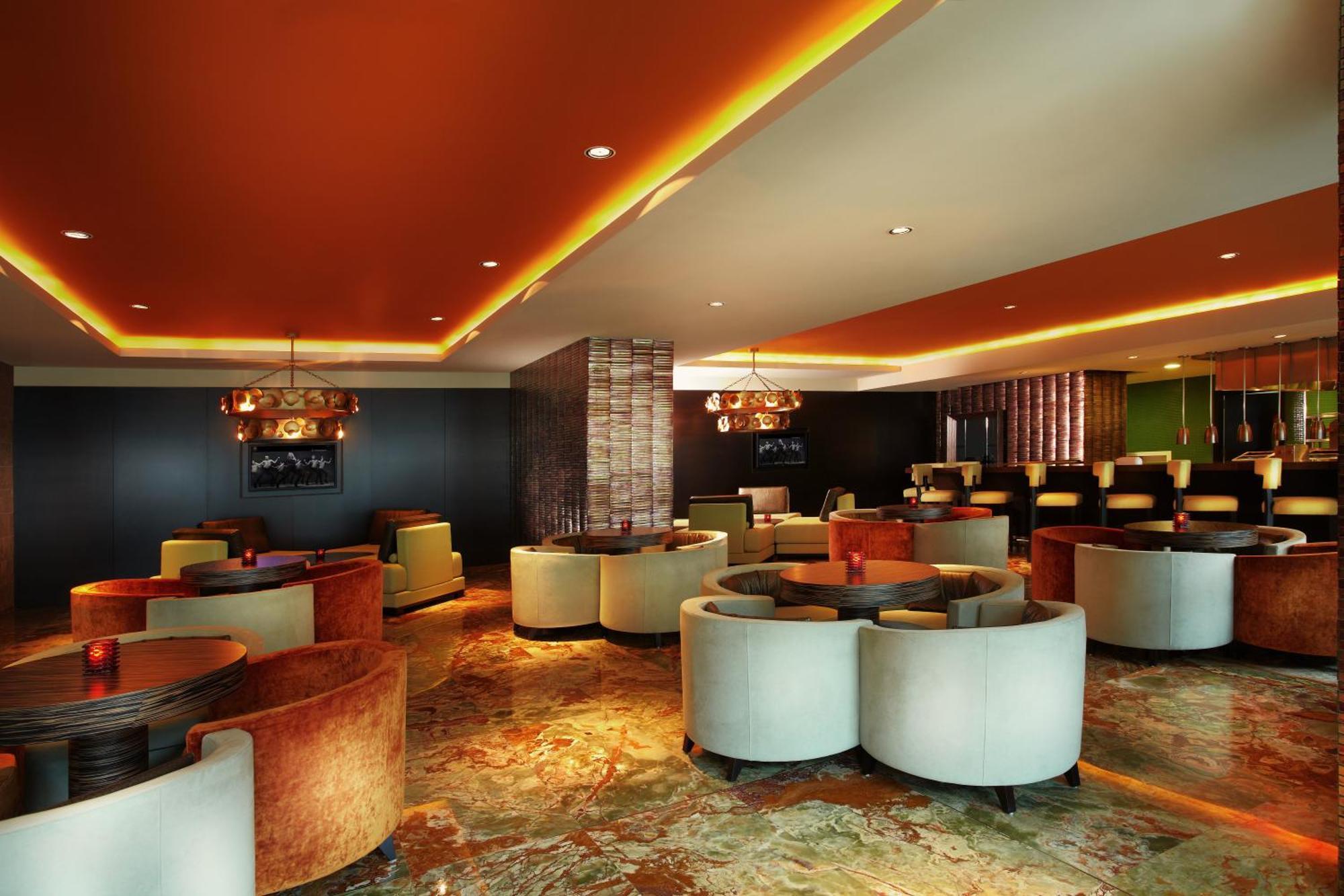 Hard Rock Hotel Panama Megapolis Bagian luar foto The lounge at the airport