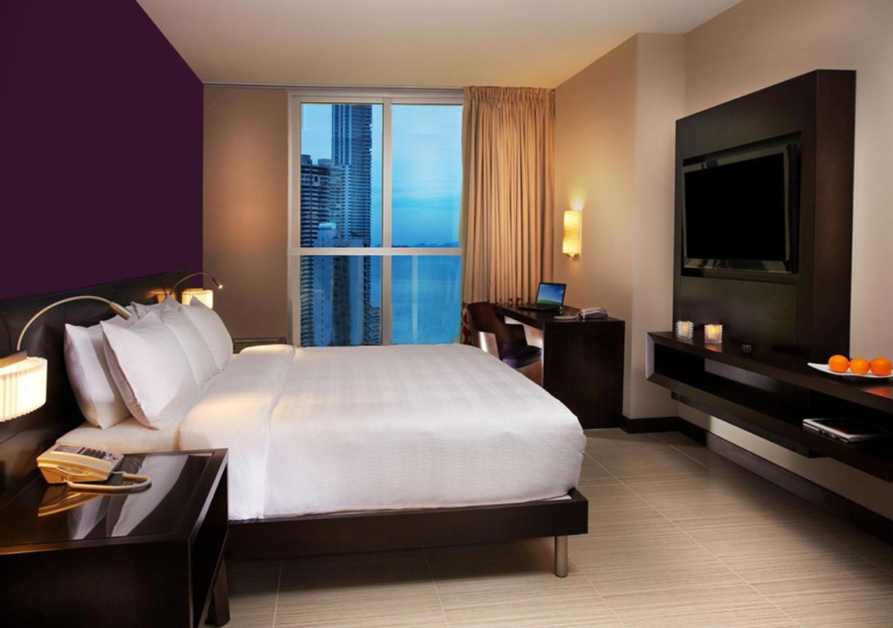 Hard Rock Hotel Panama Megapolis Bagian luar foto A bedroom at the hotel