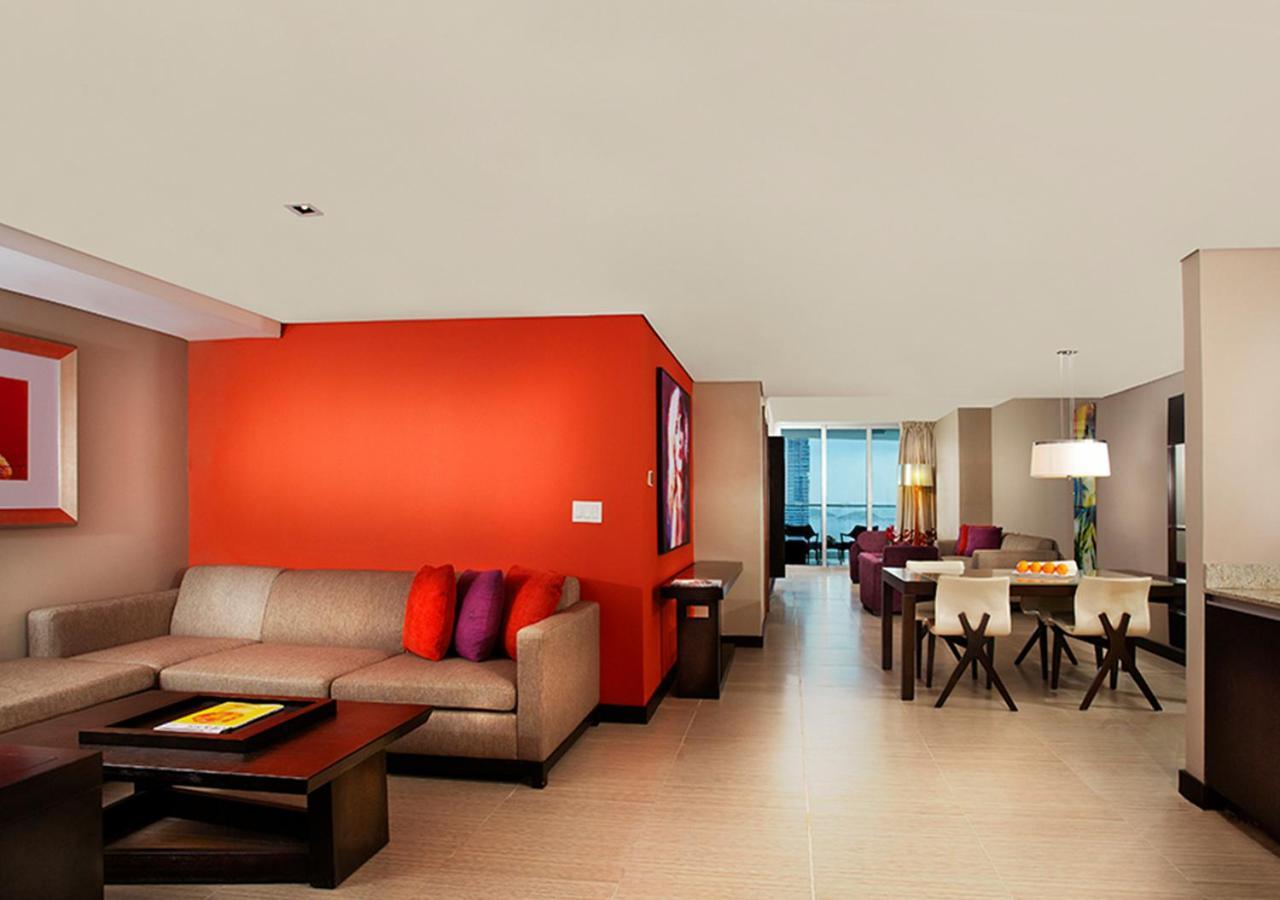 Hard Rock Hotel Panama Megapolis Bagian luar foto A suite at the Renaissance Hotel in San Francisco